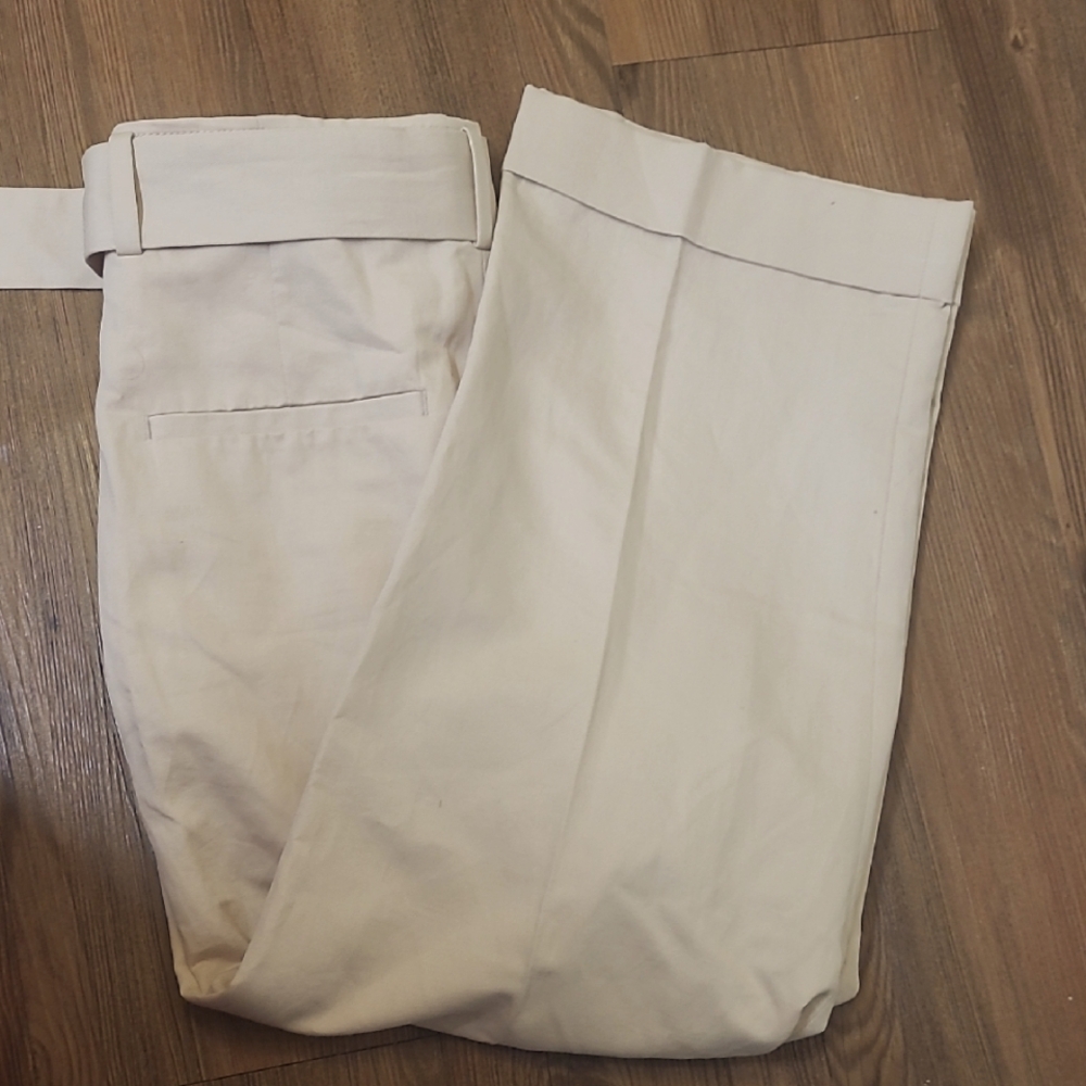 Zara Cream Chinos Classic Flat Front Design used exelent condition.